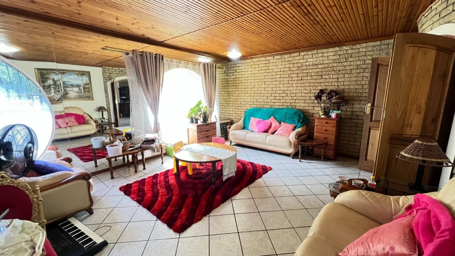 4 Bedroom Property for Sale in Langenhovenpark Free State